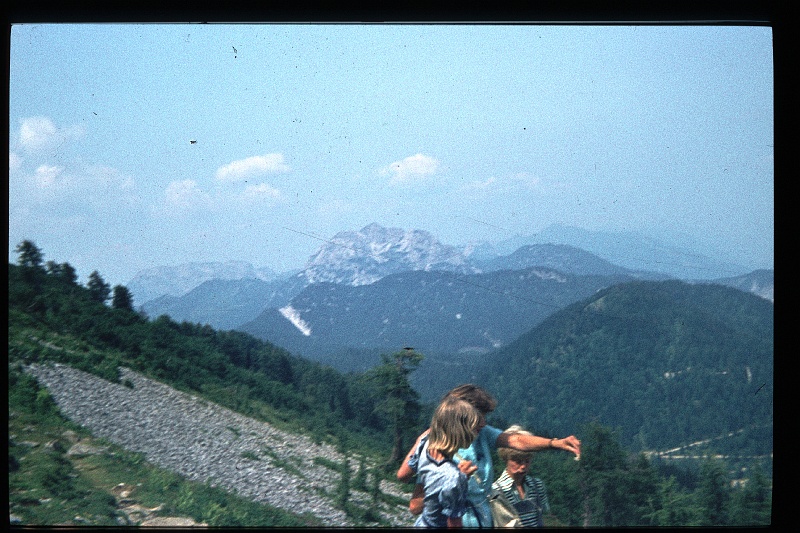 17.Drielandenpunt jun 1976 Mama,Marion,Peter.JPG